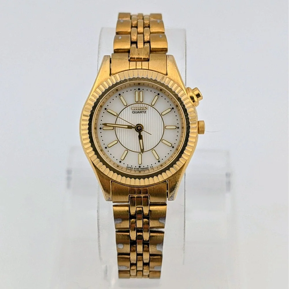 Citizen Quartz Gold Tone Electroluminescent Backlight Fluted Bezel Vintage Watch